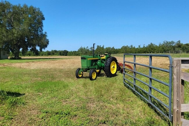 Building Photo - 13832 South Bay Lake Rd