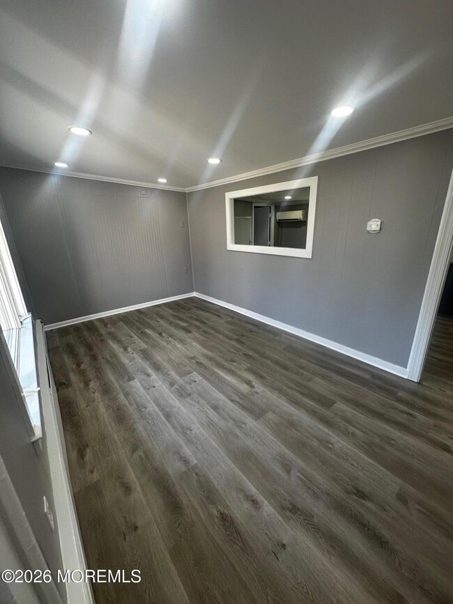 Building Photo - 114 W 4th St