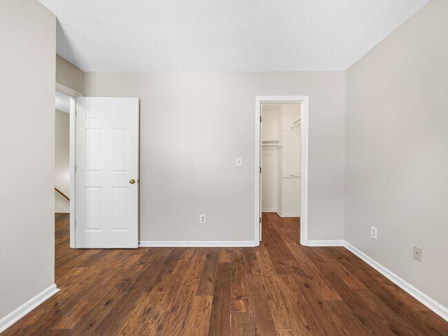 Building Photo - Cozy 3 Bedroom, 2.5 Bath Home with 2 Car G...