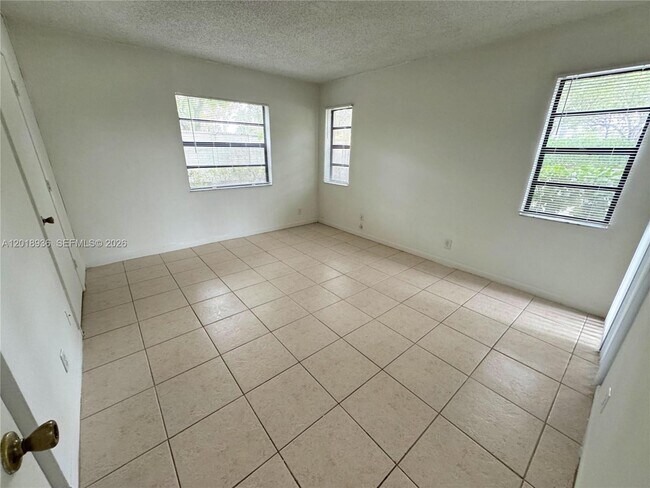 Building Photo - 3500 NW 116th Terrace