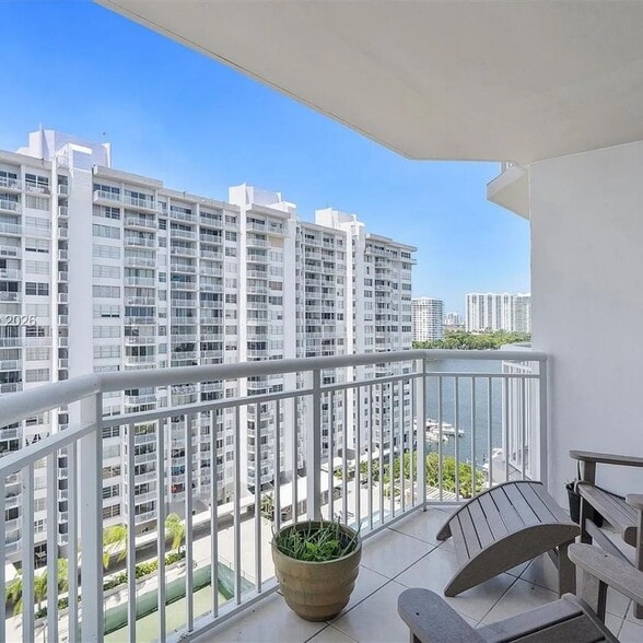 Building Photo - 18031 Biscayne Blvd