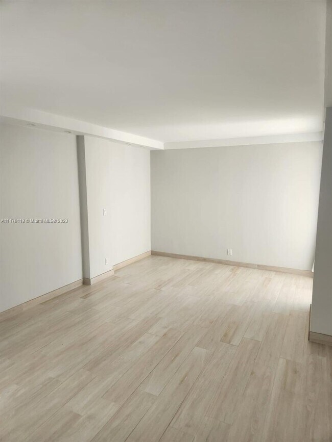 Building Photo - 20355 NE 34th Ct