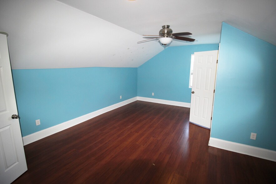 Building Photo - 3033 Toledano St