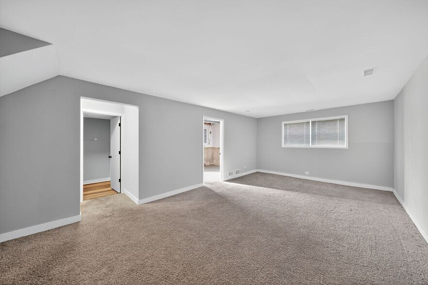 Building Photo - 6113 Spring Ln