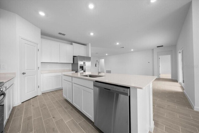 Building Photo - 8885 SW 68th Ter Rd