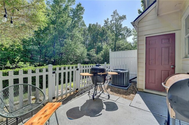 Building Photo - 1213 Harris Commons Pl