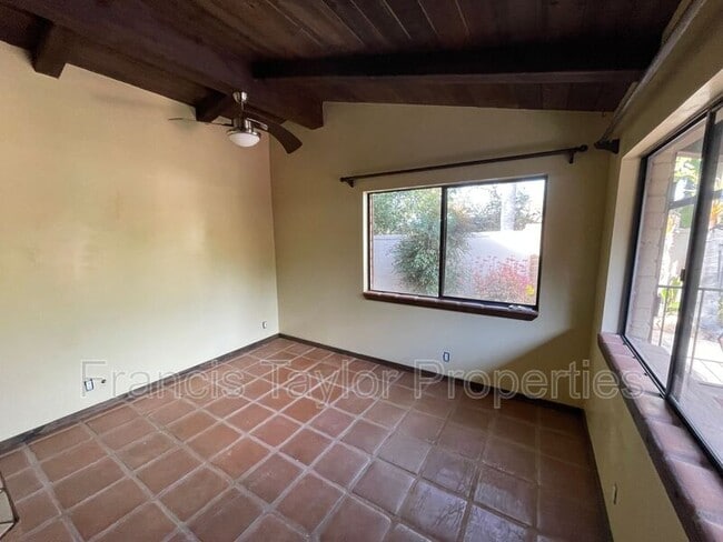 Building Photo - 3043 Bernardo Ave