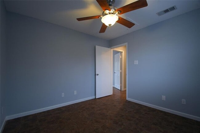 Building Photo - 3007 W Slaughter Ln