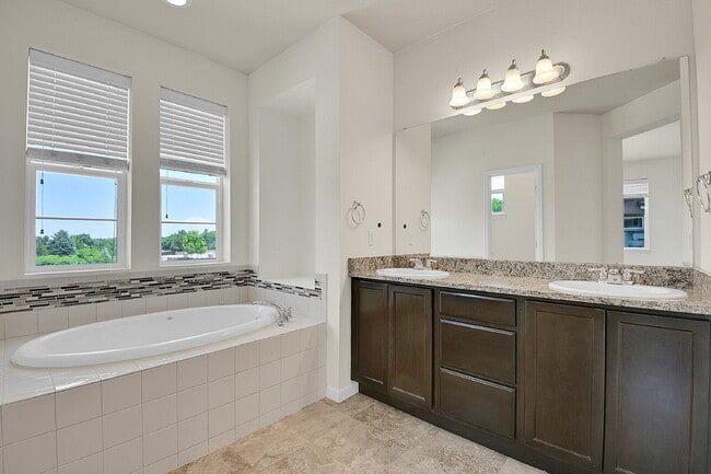 Building Photo - $3,150.00, 3 bed, 2 bath, located in Cente...