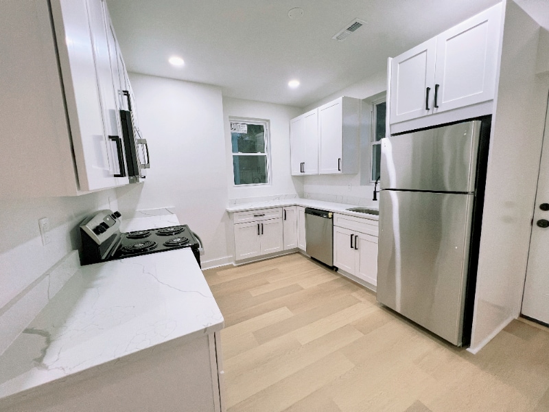 Building Photo - 720 E 41st St