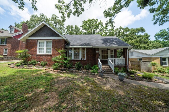 Building Photo - Charming home, great condition!