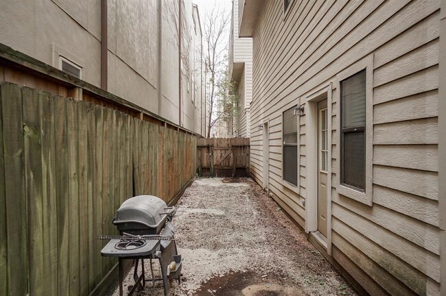 Building Photo - 4411 Koehler St