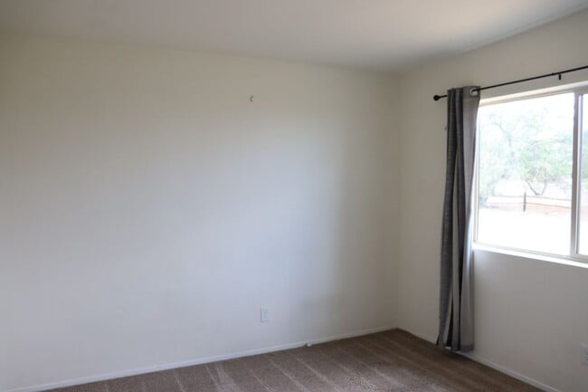 Building Photo - Three bedroom home