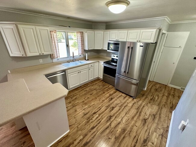 Building Photo - 1915 Highview Ct