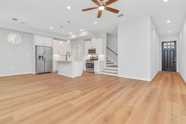 Building Photo - 2357 Hoskins Dr