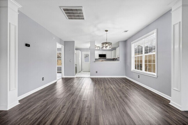 Building Photo - BEAUTIFULLY RENOVATED TWO BEDROOM IN CHAPIN