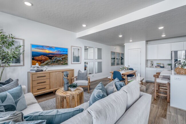 Building Photo - 1566 N Summer Spgs Cv