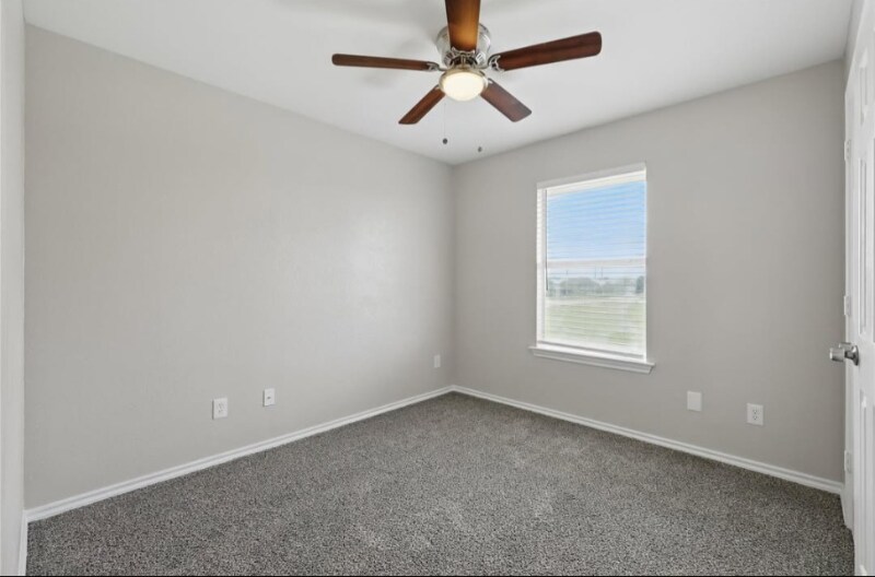 Building Photo - 310 California Dr