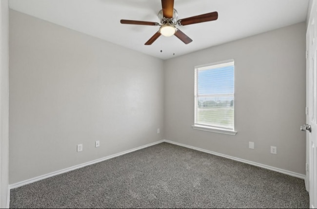 Building Photo - 310 California Dr
