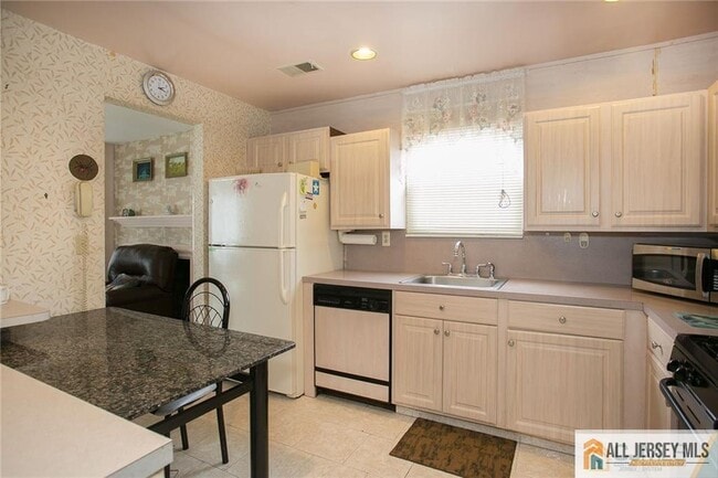 Building Photo - 15 Clemmens Ct