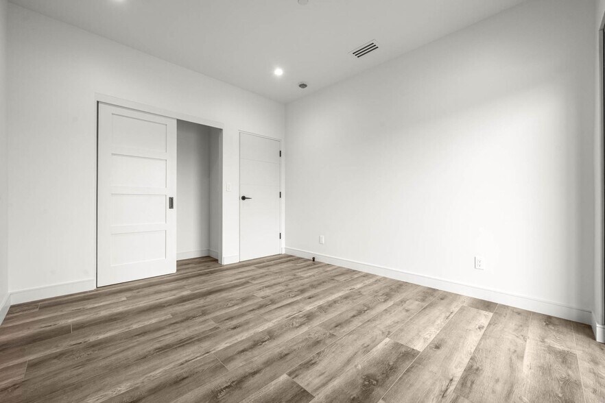 Building Photo - 1920-1922 S Sherbourne Dr