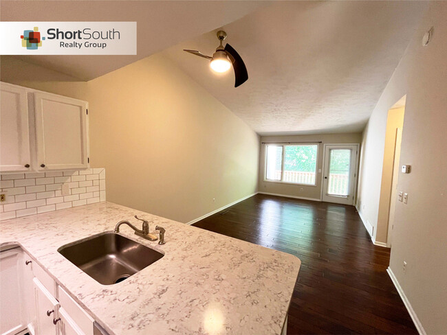 Building Photo - Beautiful 2 Bed 2 Bath Condo For Rent in R...