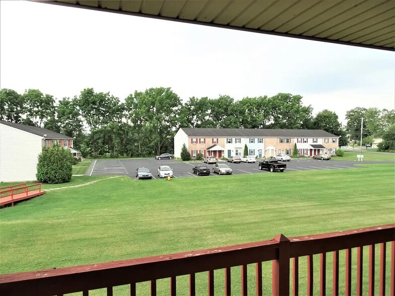 Building Photo - 661 Brunnerville Rd