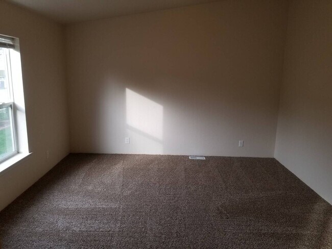 Building Photo - Pet Friendly 4 bedroom 2 bath home with a carport near Albany, OR