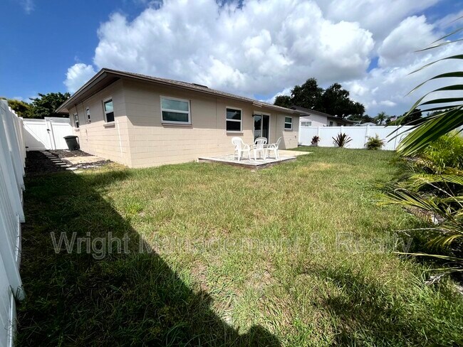 Building Photo - 1403 Stonehaven Way