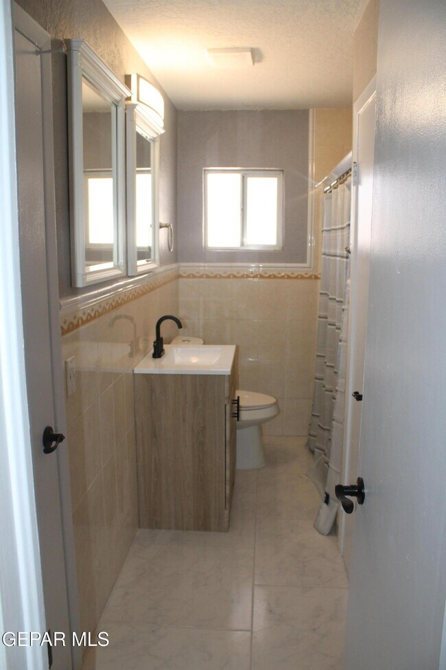 Building Photo - 1507 Dennis Cir