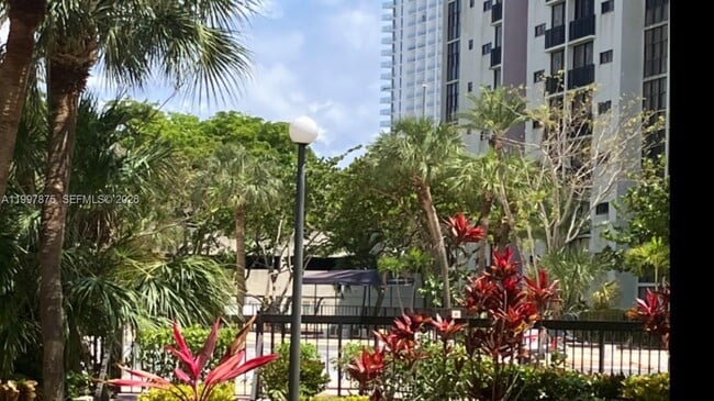 Building Photo - 16919 N Bay Rd