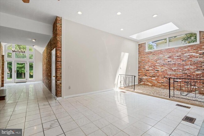 Building Photo - 7504 Radnor Rd