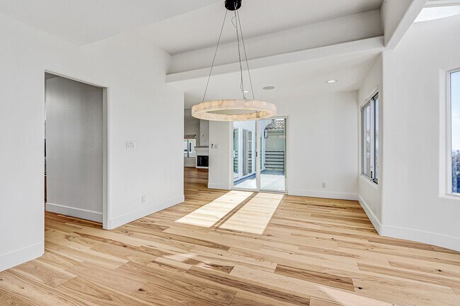 Building Photo - Beautifully Remodeled, 4BR4.5BA Hill Section Home w/ Amazing Panoramic Ocean Views, 3 Decks, Atri...