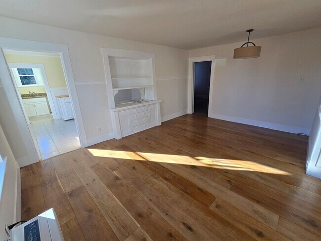 Building Photo - Beautiful Lower Level Unit in Pt. Richmond, CA