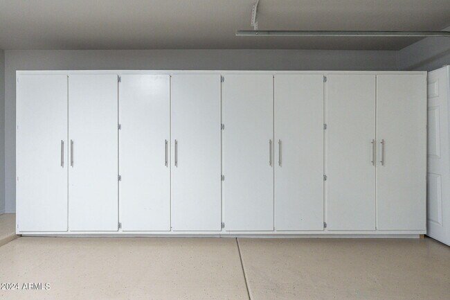 Building Photo - 6326 W El Cortez Pl