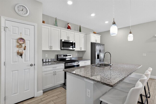 Building Photo - 717 Robin Ct