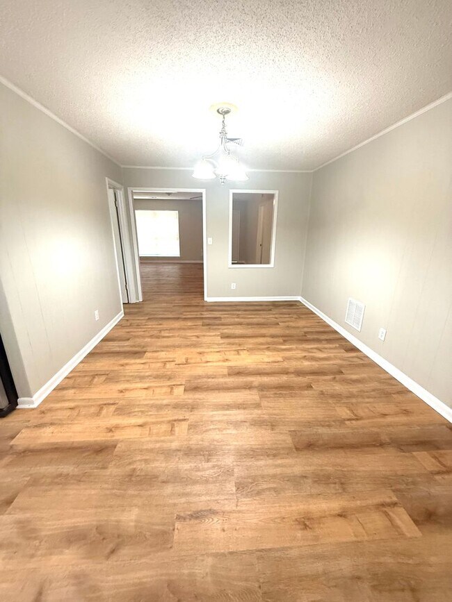 Building Photo - 6319 Pinebrook Dr