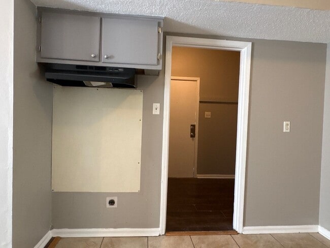 Building Photo - Newly Listed Home in Oakhaven