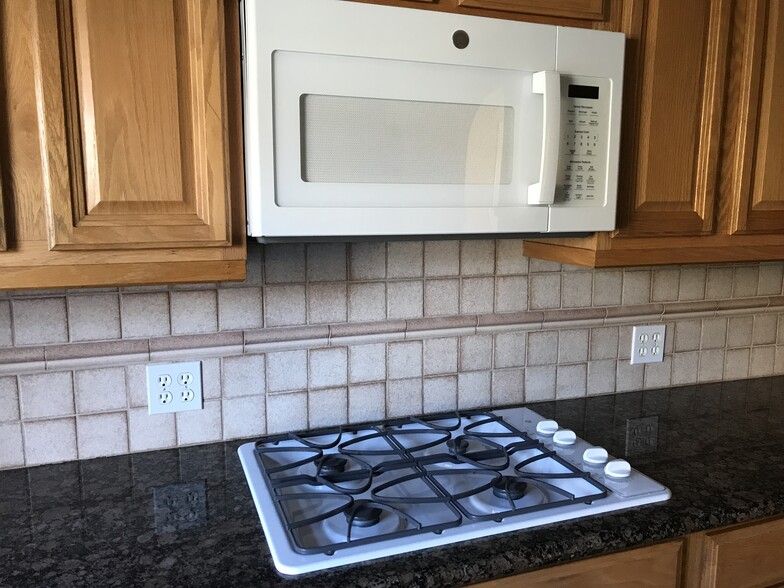 gas cooktop - 1304 Mackay Ln