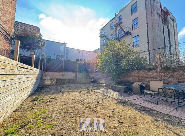 Building Photo - 338 Clifton Pl