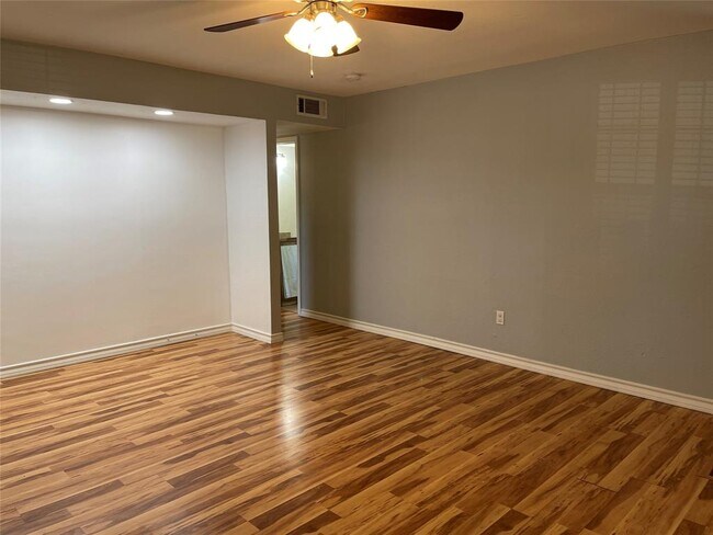 Building Photo - 1303 Pendergrass St