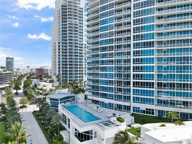 Building Photo - 100 South Pointe Dr