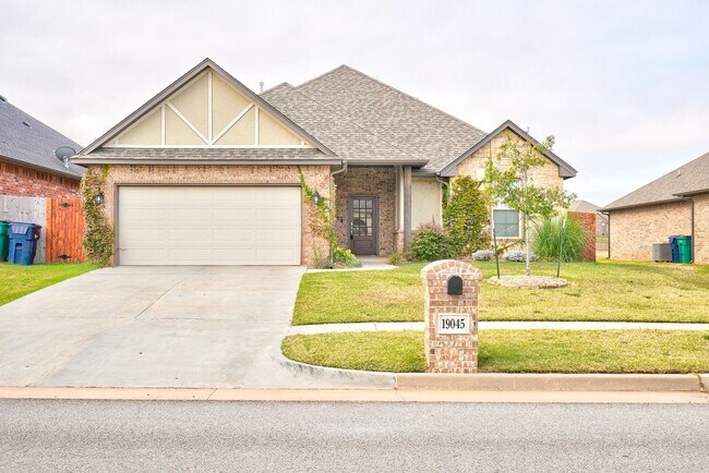 Primary Photo - 3 Bedroom Home in The Grove