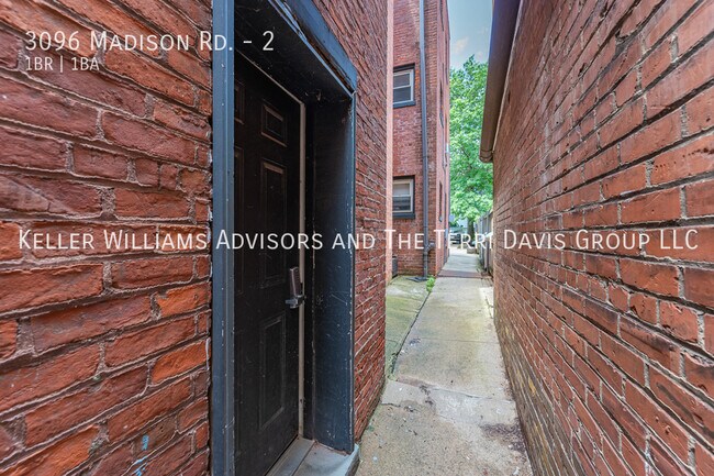 Building Photo - 3096 Madison Rd