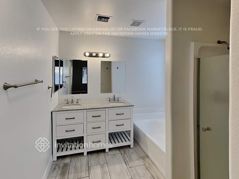 Building Photo - 11223 N 60th Dr