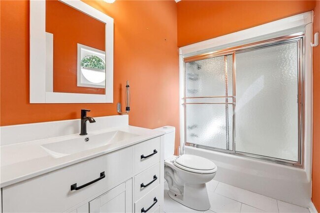 Building Photo - 125 River Park Dr