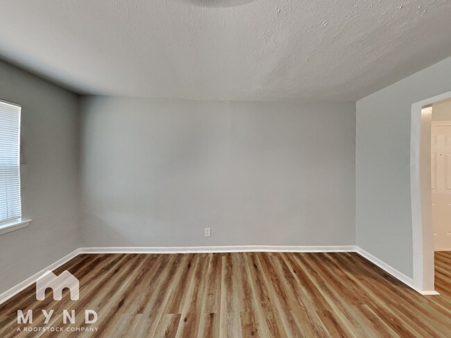 Building Photo - 1309 E Anthony St