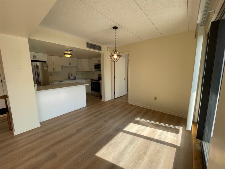 Building Photo - 85 Brainerd Rd