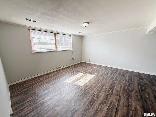 Building Photo - 1013 W Wonderview Dr
