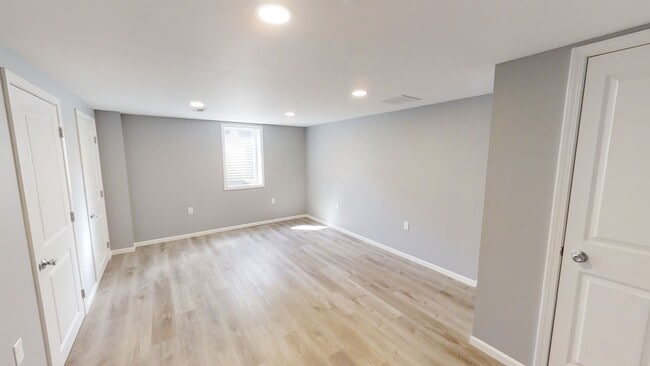 Building Photo - Large Updated 4-Bedroom Home for Rent – Moline